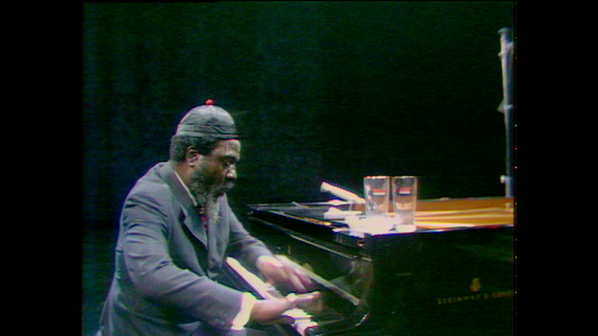 Projection du documentaire "Rewind & Play" d'Alain Gomis, en sa présence.