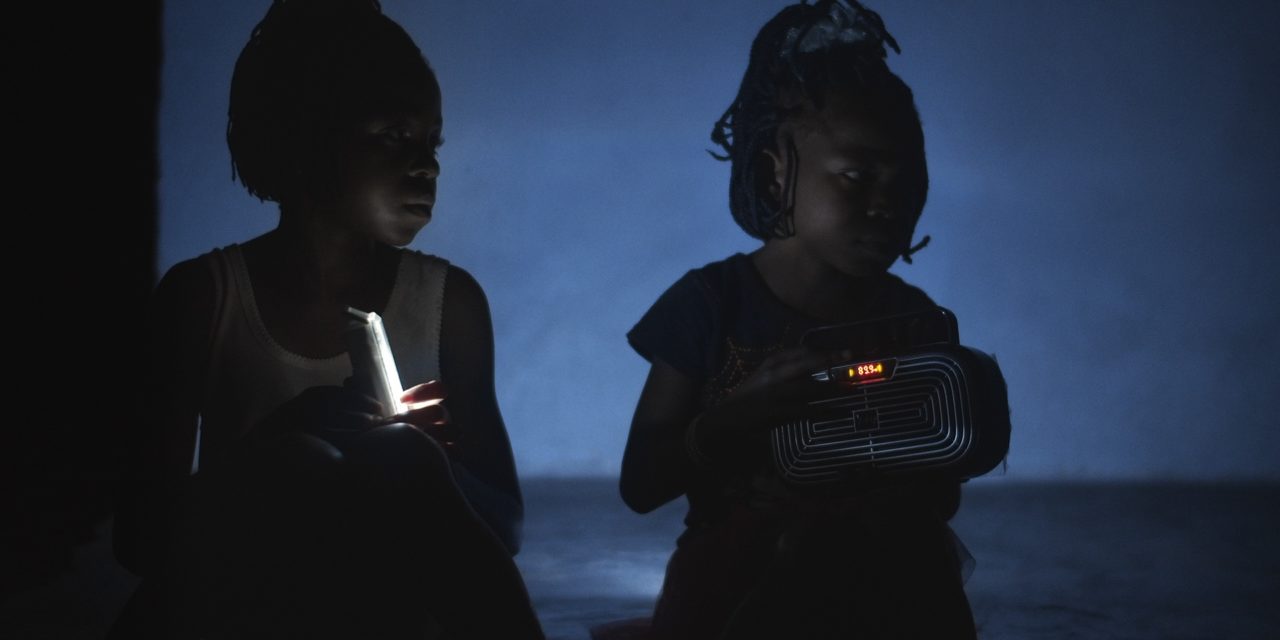 Rising Up at Night de Nelson Makengo